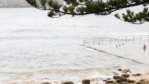 Macmasters Beach House | Plunge Pool and Flat 100m Walk To Beach