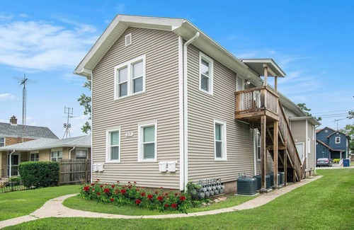 Michigan City Apartment | Plush Retreat Central Location Private FreeParking