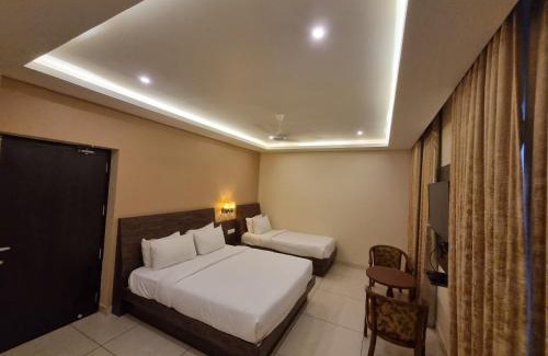 Kuilapalayam Hotel | PLUTUS RESIDENCY
