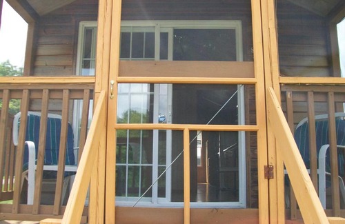 Plymouth Resort | Plymouth Rock Camping Resort Deluxe Cabin 16