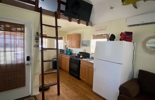 Port O Connor Cabin | POC Cabana on Maple St. Cozy little cabin, great location.