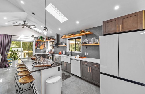 Tobyhanna House | Pocono Getaway l NearKalahariCamelback&Casino l Game Room l Fire Pit l Projector