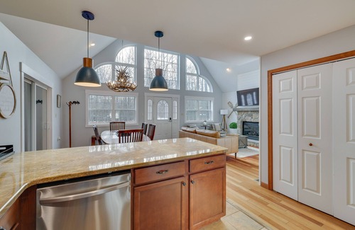 Pocono Lake Cottage | Pocono Lake Cottage w/Private Indoor Hot Tub