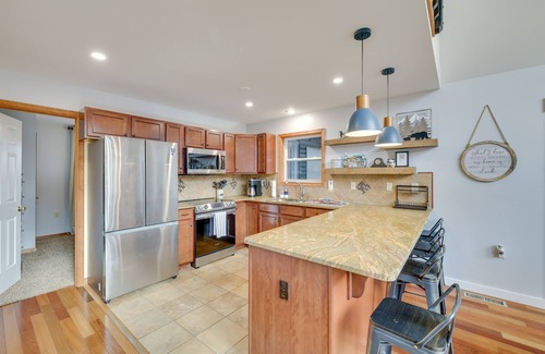 Pocono Lake Cottage | Pocono Lake Cottage w/Private Indoor Hot Tub