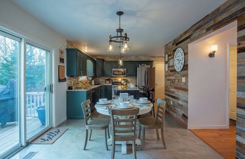 Stroudsburg House | Pocono Mountains Resort Like Home, Peaceful, Relaxing, Close To All Amenities