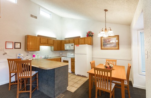 Drums Resort | Poconos 2BR Resort Condo in Beech Mountain Lakes