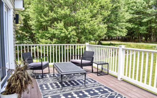 Albrightsville House | Poconos Chalet Hot Tub, Game Room, Sleeps 10