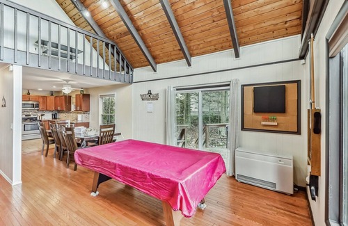 Tobyhanna House | Poconos Chalet newly renovated, great location by RedAwning