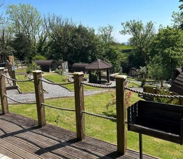 Laugharne House | Pods at Broadway