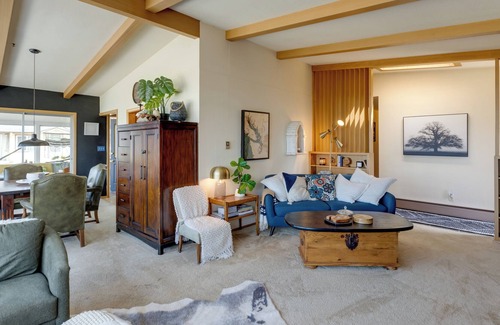 Point Roberts Cottage | Point Roberts Cottage w/ Ocean Views + Hot Tub!