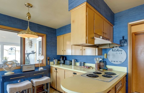 Point Roberts Cottage | Point Roberts Cottage w/ Ocean Views + Hot Tub!