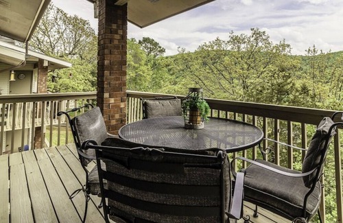 Table Rock Condo | Pointe Royale Newly-Renovated! Only 6 steps to fabulous views!