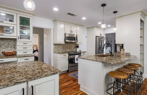 Austin House | Poker Paradise & Pool Cabana - 15 min to Downtown Austin