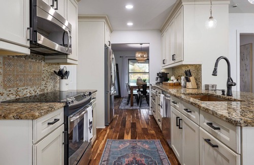 Austin House | Poker Paradise & Pool Cabana - 15 min to Downtown Austin