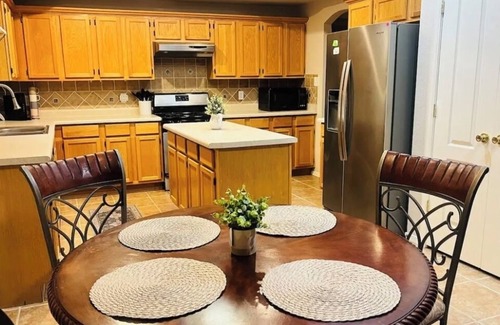 El Paso House | Poker/Pool Table Room! Very Speacious Westside Home Pet Friendly