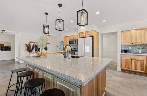 Williams House | Polar Express Hot Tub Pool Table Mountain Views