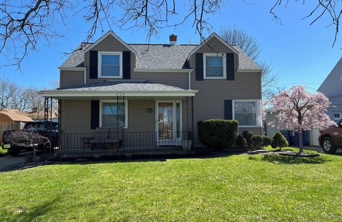 North Buffalo House | Polished & Modern Space in Amherst