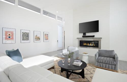 La Quinta House | Polo Villa 8 by AvantStay Kitchen, Pool & Spa 260-326 6 Bedrooms