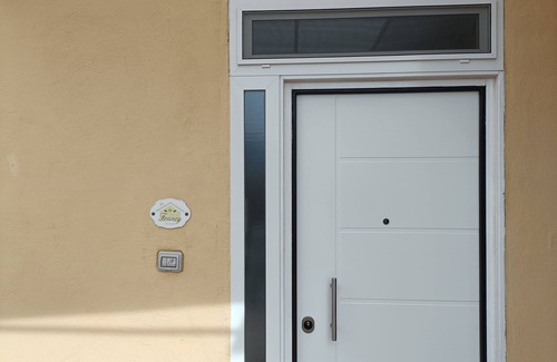 Pompei House | Pompeii Francy Apartment, central, with free parking.