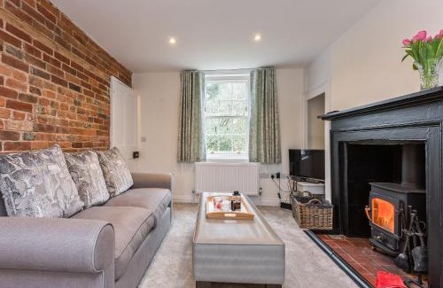 New Forest District House | Pond Cottage