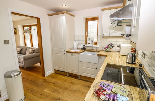 Cuckney Cottage | Pond View