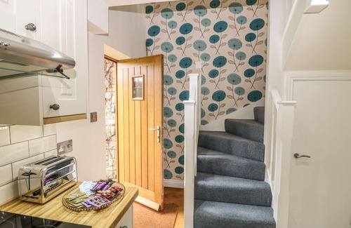 Cuckney Cottage | Pond View