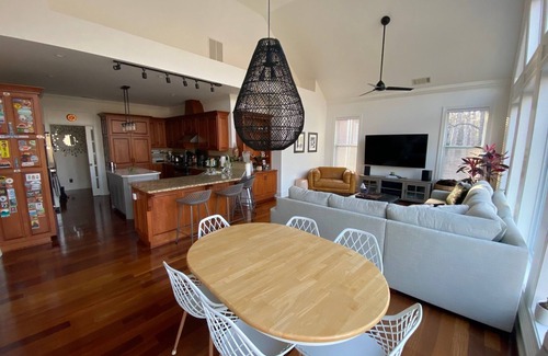 Green Acres House | Pond View Retreat: Your Ultimate Athens Getaway Minutes To Sanford Stadium