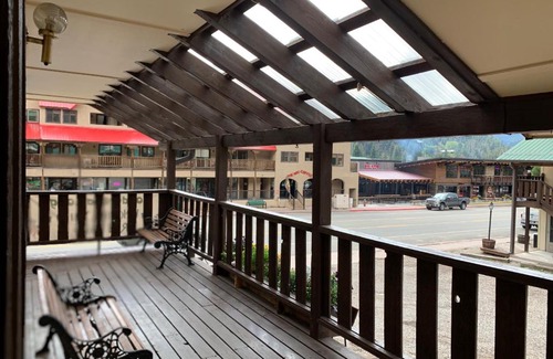 Red River Hotel | Ponderosa Lodge 11AB with High Speed Wifi