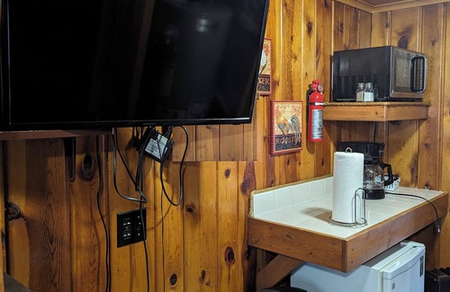 Deadwood Cabin | Ponderosa Pines Inn and Cabins