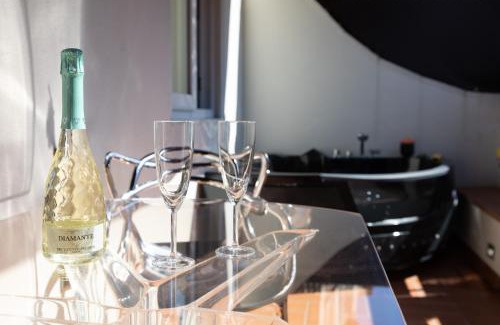 Oltrarno Apartment | Ponte Vecchio Terrace Suite with Jacuzzi