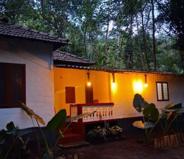 Irinjalakuda House | Pookie stay athirapilly