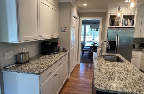 Wilmington House | Pool 2024, Hot Tub, Near Beaches and Historic area!