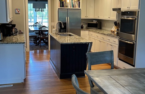 Wilmington House | Pool 2024, Hot Tub, Near Beaches and Historic area!