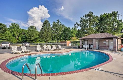 Branson West Apartment | Pool Access and Private Patio Branson West Condo!