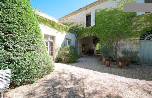 Aigues-Vives House | Pool And Garden Traditional House