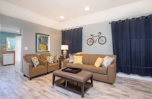 Green Valley House | Pool and Hot Tub Beach house 3 bedroom. 3 bedrooms two bath. STR19-00084