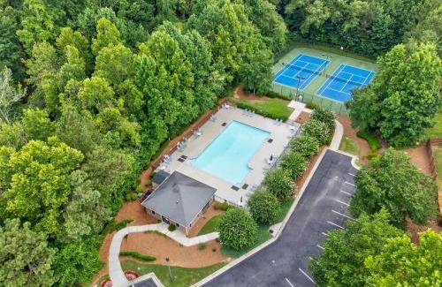 Buford Apartment | Pool and Patio, 8 minutes from Mall of Georgia!