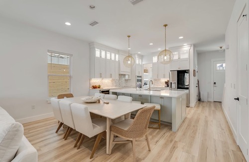 Holiday Beach House | POOL & few minutes walk to beach! 5BR, game room & sundeck at “Knot Stressin"