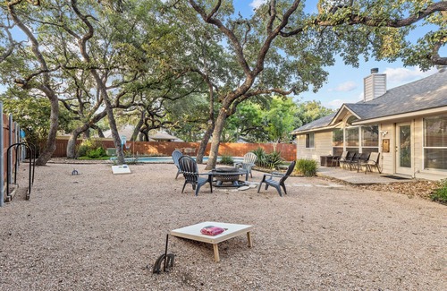 Braun's Farm House | Pool & Game Room By 6 Flags & SeaWorld - Sleeps 10