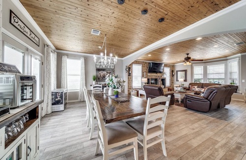 Helotes House | Pool, Game-room Clubhouse, Hot tub, Playground, Views, 5 bedrooms plus a loft