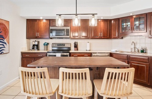 Whitfield House | Pool! game room! Near Lido Key & Downtown Sarasota