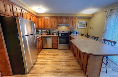 Crested Butte Condo | Pool! Great Rates, Hot Tub, Game Room, On the Shuttle Route!