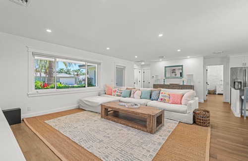 Singer Island House | Pool Home 4-beds, 3-Bath! Walk to the beach!