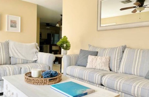 North Naples Cottage | POOL HOME! - A Charming Vanderbilt Beach Cottage