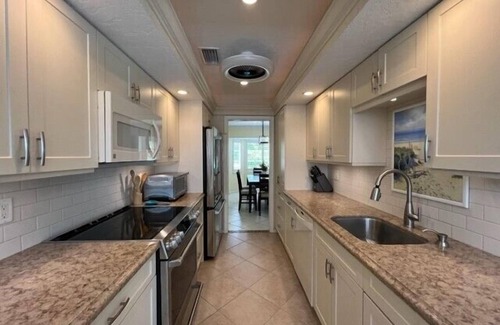 Gulf Gate Woods House | Pool home in quiet neighborhood close to Siesta Key
