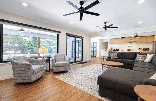 Castle Hills House | Pool Home Nr DT + River Walk + Alamo | WiFi Yard