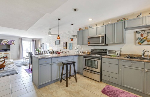 North Scottsdale Condo | Pool + Hot Tub Access! Chic Condo in Scottsdale