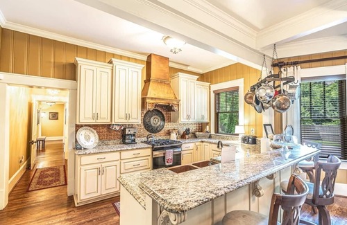 Terry Sanford House | *POOL, HOT TUB, ARCADE, THEATRE ROOM* Sleeps 18+!