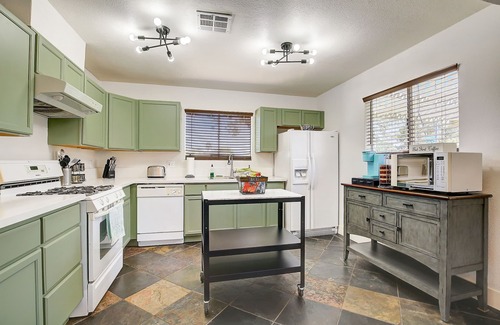 Spring Valley House | Pool & Hot Tub, Just Minutes to Vegas Strip, Parks, Hiking, Concerts and Sports