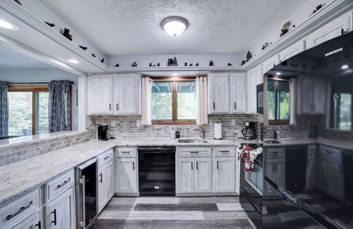 Albrightsville Ski Chalet | POOL! Hot Tub, Lake, and LOCATION! Hiking, Adventures or Relaxation